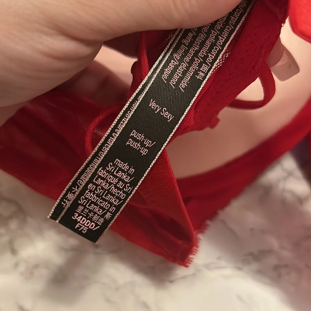 Victoria’s Secret Red Lace Push Up Bra - Picture 9 of 9